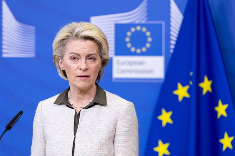 Von der Leyen insta a regiones a acelerar sus planes de cohesión para acceder a fondos tras afear su «retraso»