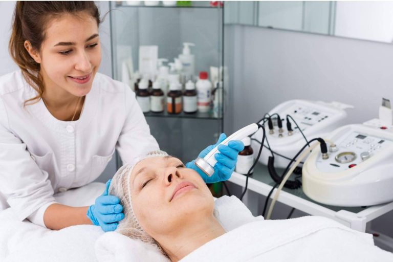 Comercial Estética ofrece la posibilidad de montar un centro de estética con todas las herramientas e información