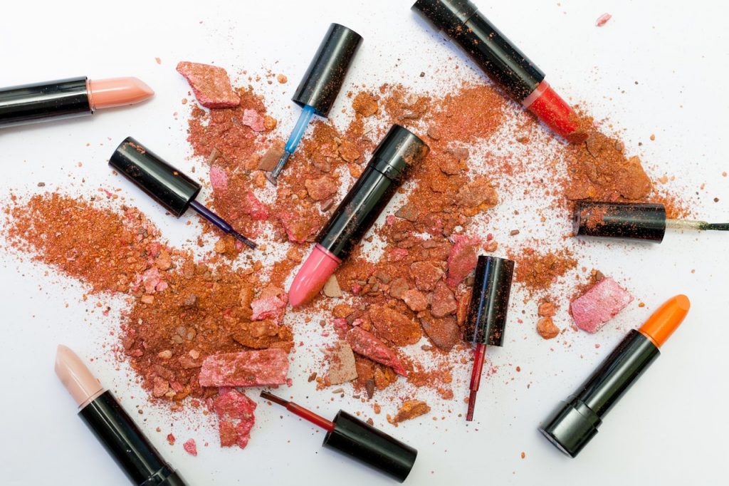 Estos Son Los Riesgos Para La Salud De Usar Maquillaje