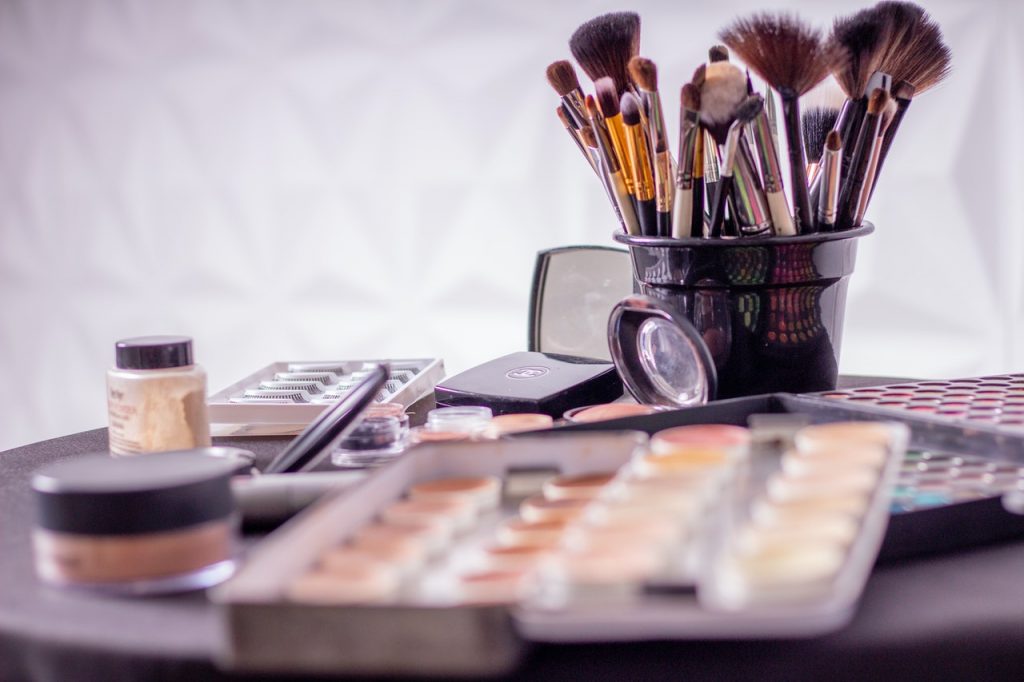 Estos Son Los Riesgos Para La Salud De Usar Maquillaje