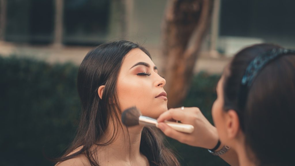 Estos Son Los Riesgos Para La Salud De Usar Maquillaje