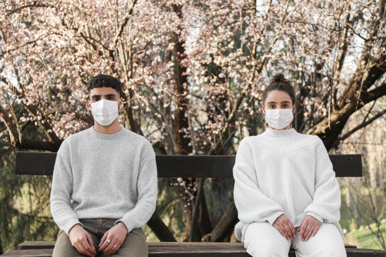 Por qué no debes doblar la mascarilla FFP2 cuando no la usas