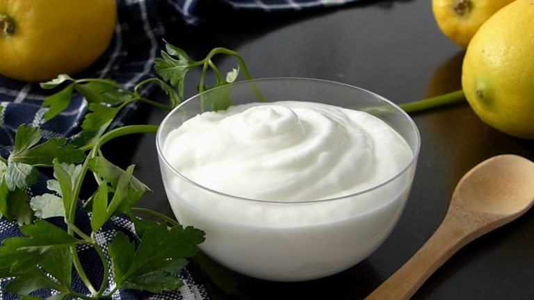 Cómo hacer una mayonesa de leche mejor que la original