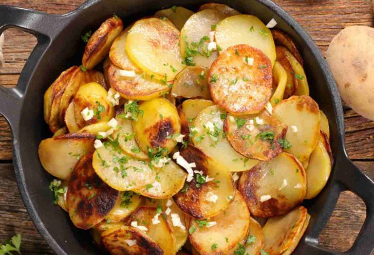 Patatas al ajillo: la mejor guarnición para cualquier carne