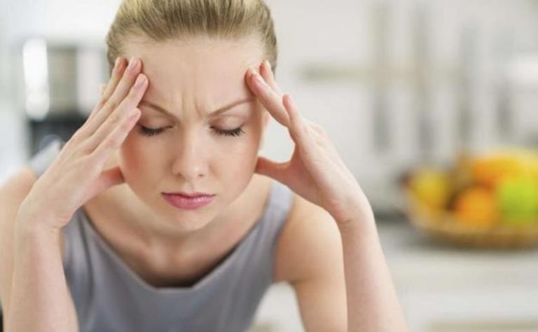 El motivo por el que te duele la cabeza por las mañanas