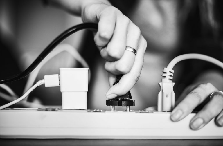 El grave peligro de conectar estos electrodomésticos a una regleta