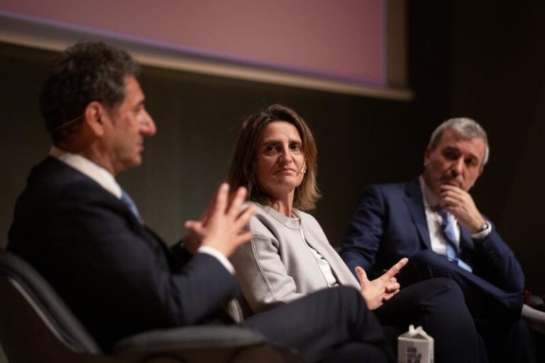Ribera es «optimista» ante la posibilidad de fijar un tope del gas en 30 euros el Mwh