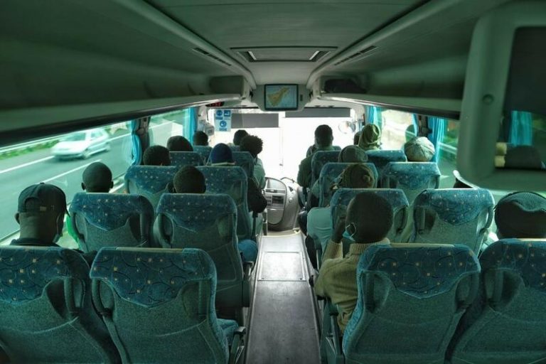 La CE admite la distribución «injusta» de la migración y aboga por una «solidaridad obligatoria» con los menores