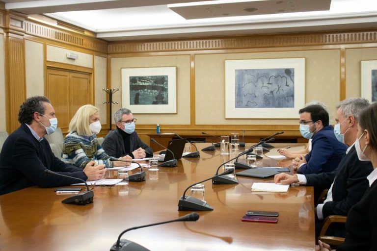 Garzón se compromete a seguir fomentando dietas de alto valor nutricional