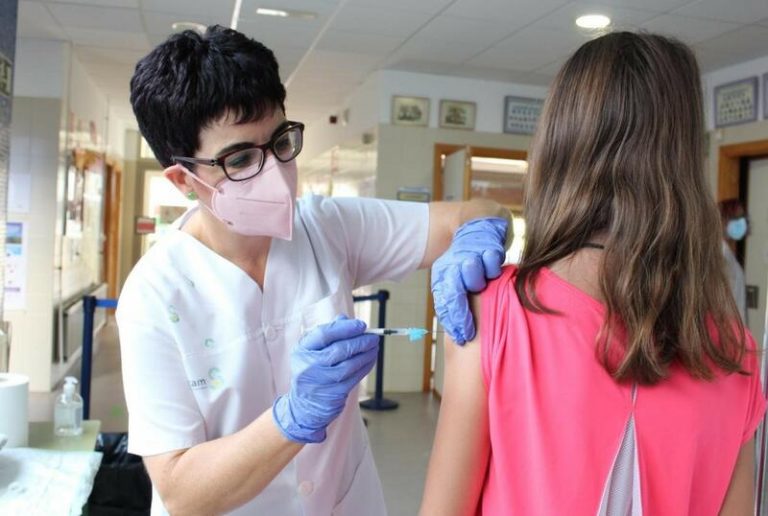 Los pediatras alertan del estancamiento de la vacunación frente a la Covid-19 en niños