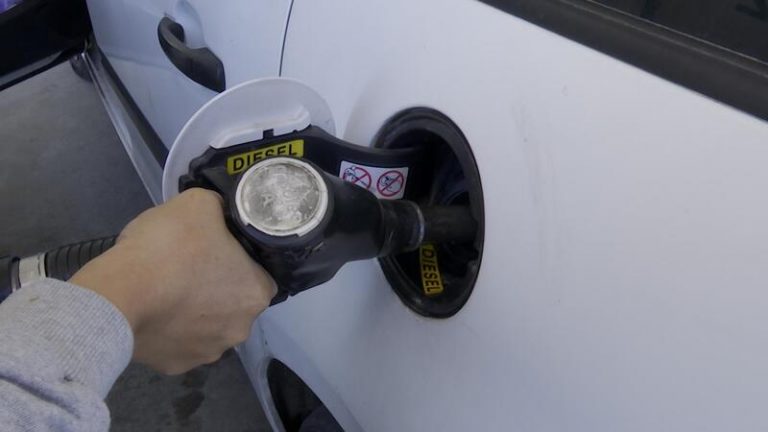 Codigasoil avisa de «cese de actividad» en gasolineras «si no se anticipan» los 20 céntimos a distribuidores