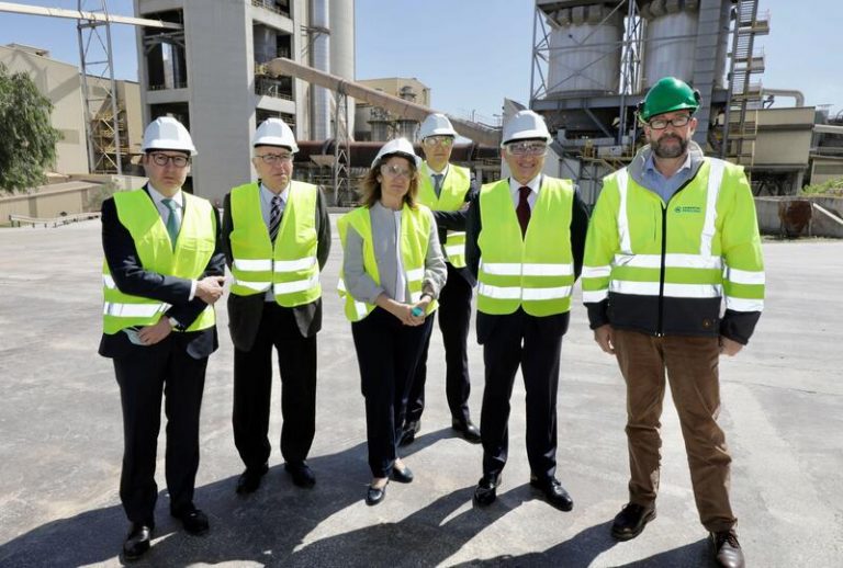 Ribera destaca la hoja de ruta de sostenibilidad de Cementos Molins como beneficio común