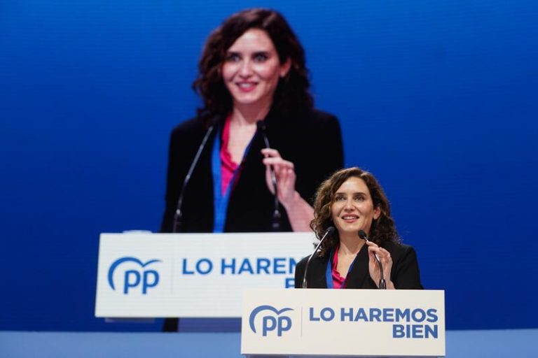 Ayuso llama a salir fortalecidos en torno al liderazgo de Feijóo tras «una crisis que nunca debió existir»