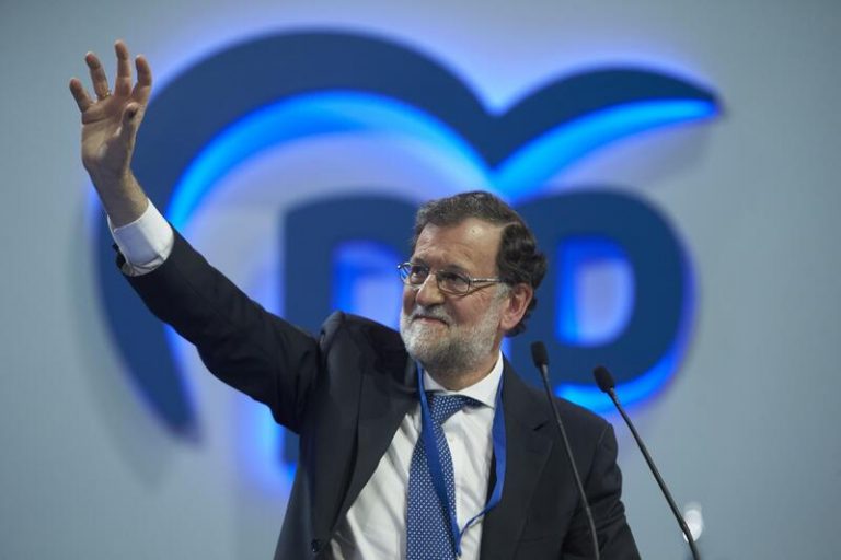 Rajoy constata la «unidad» con Feijóo, valora la «entrega» de Casado y pide «no prescindir de nadie»