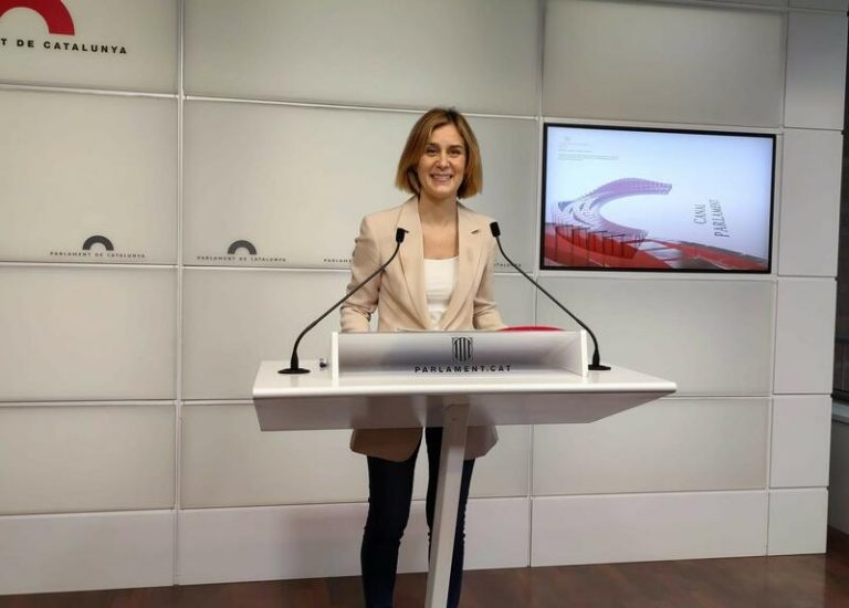 Albiach pide subir impuestos a eléctricas porque «se están forrando a costa de la gente»