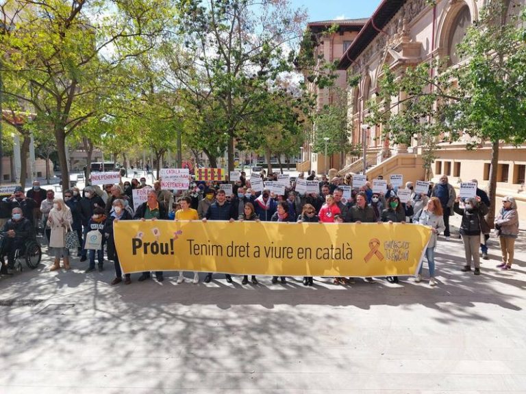 Un centenar de personas reivindican en Palma el «derecho a vivir en catalán»