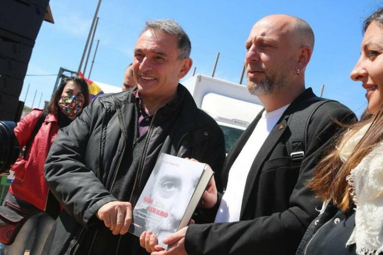 Enrique Santiago ve que «la derecha representa un fracaso» por el Congreso del PP tras «acabar con su presidente»