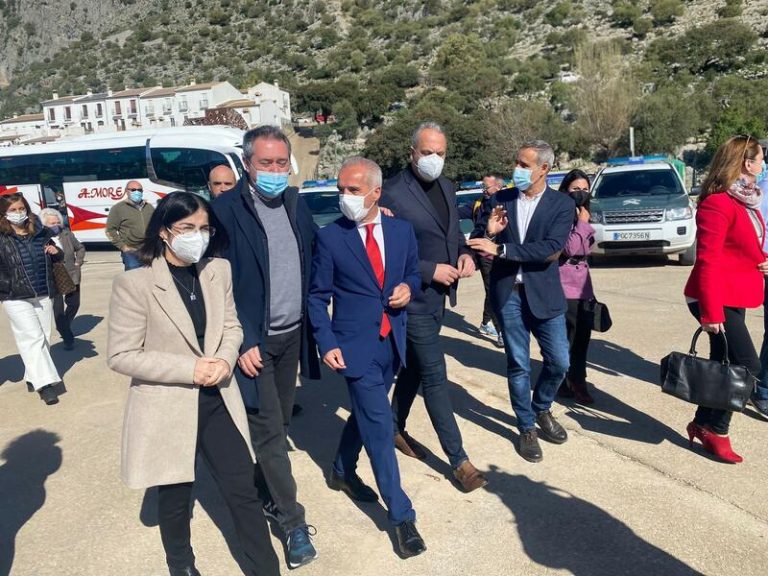 Darias y Espadas sitúan a Villaluenga como «ejemplo de éxito» de las políticas del PSOE para «fijar población»