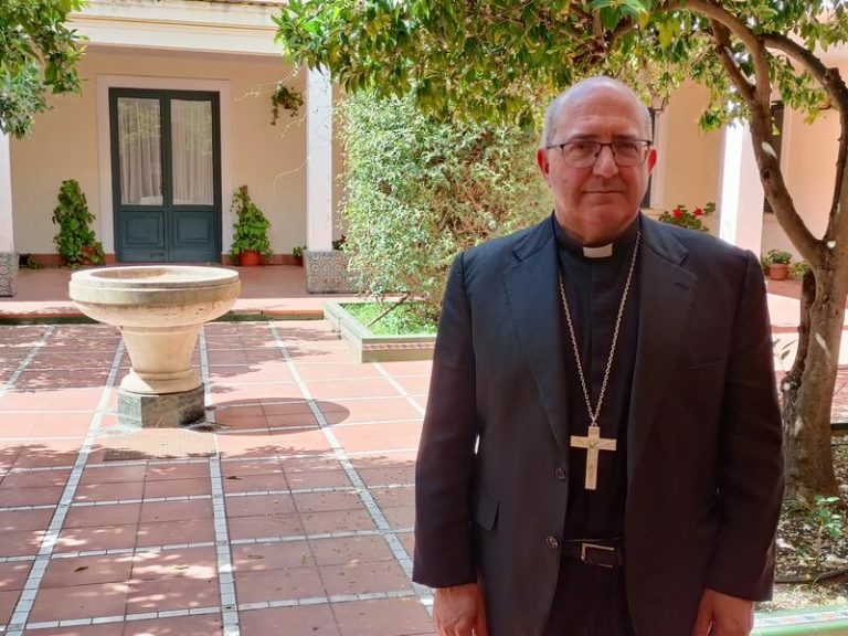 El obispo de Huelva valora que el conflicto ucraniano se vive «muy de cerca» en la provincia
