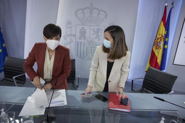 La enmienda sobre Delgado suma otro choque entre PSOE y Podemos, que sí sintonizan en el Gobierno con el plan anticrisis