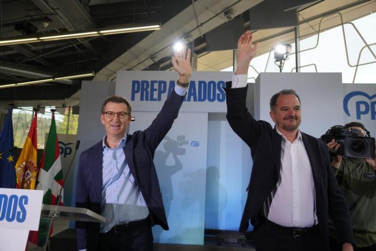 Iturgaiz acusa al PNV de estar «enganchado como una garrapata» a Pedro Sánchez