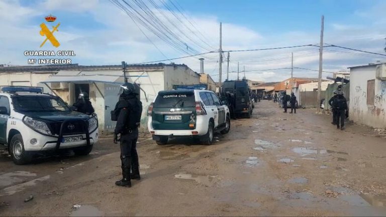 La Guardia Civil halla en el operativo antidroga, en Mallorca y Tarragona, 1.400 kilos de hachís y más de 170.000 euros