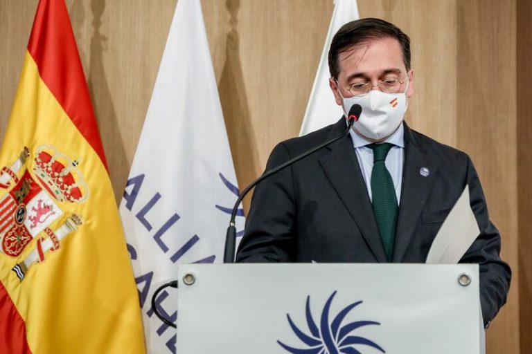 Albares evita aclarar si España expulsará al embajador ruso tras los «crímenes de guerra» en Bucha