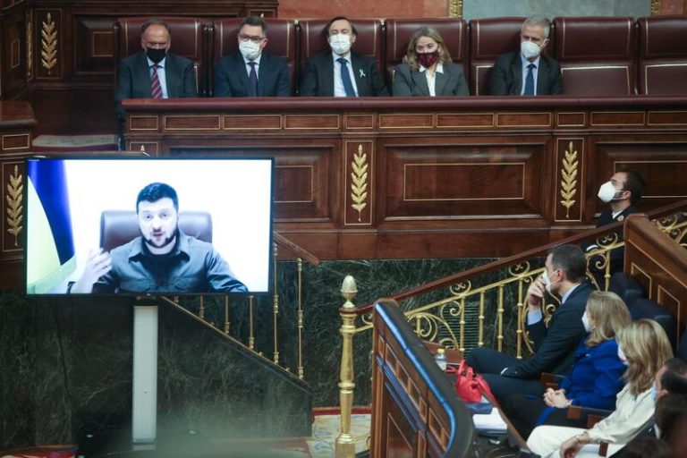 Sánchez se compromete con Zelenski a seguir enviando armamento y a continuar con las sanciones a Rusia