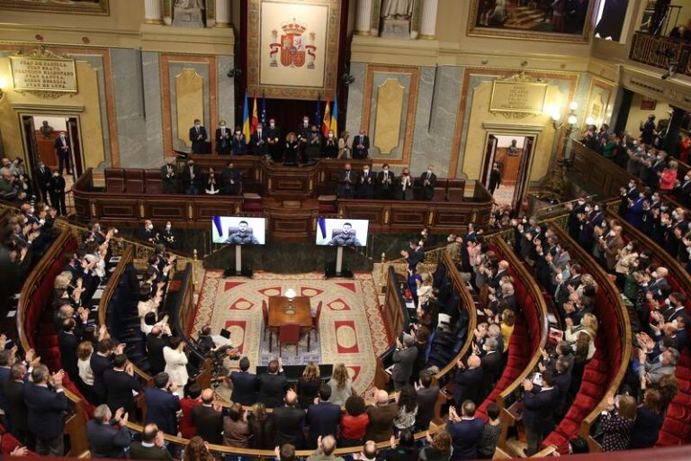 La CUP no aplaudió a Zelenski para no confundirse «en un aplauso acrítico»