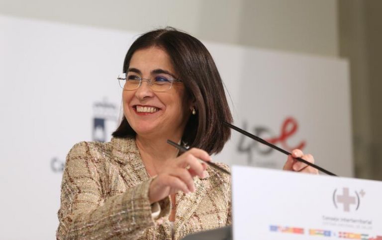 Darias tacha de «execrable» las presuntas irregularidades en la compra de material sanitario