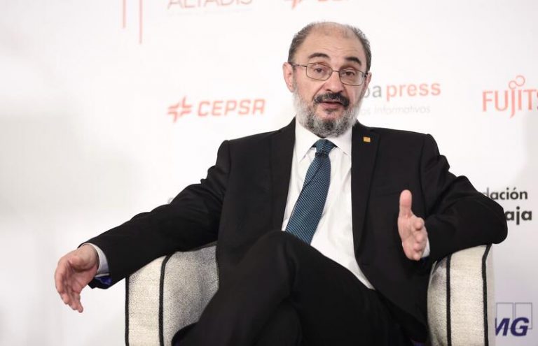 Lambán critica la «insistencia» de Feijóo por bajar impuestos porque «rozaría la temeridad»