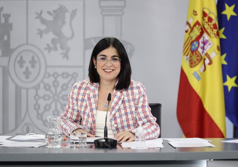 Darias aclara que las empresas tienen que evaluar los riesgos del puesto