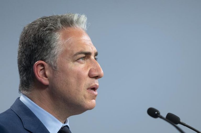 Bendodo insiste en la necesidad de presupuestos «cuanto antes»
