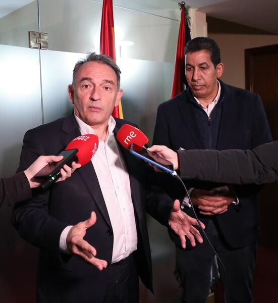 Enrique Santiago ve incomprensible el nuevo envío de armas a Ucrania