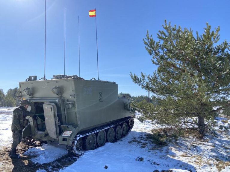 Robles visita hoy a los 500 militares españoles desplegados en Letonia