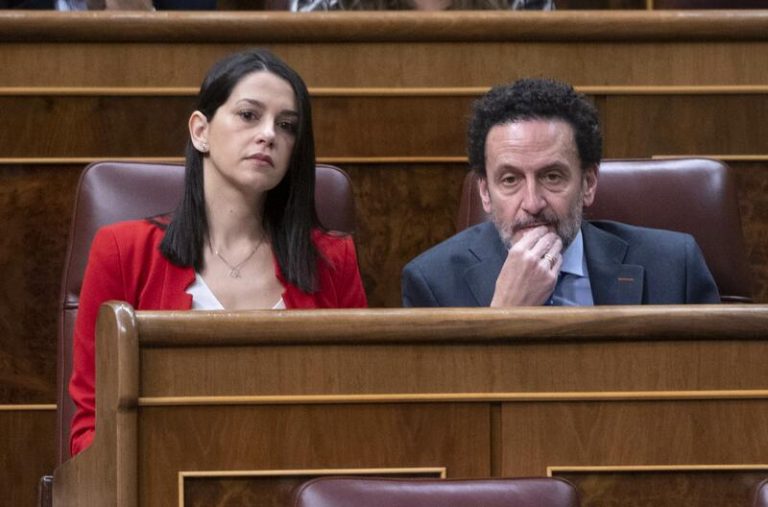 Arrimadas defiende a la ministra Robles y sostiene que se investigó «poco» a los independentistas