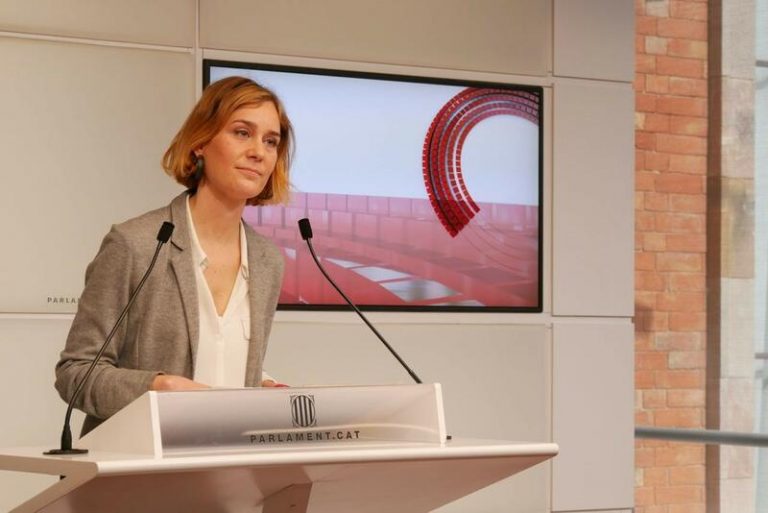 Albiach (comunes) dice que «si Robles ha estado detrás del espionaje, debe irse»