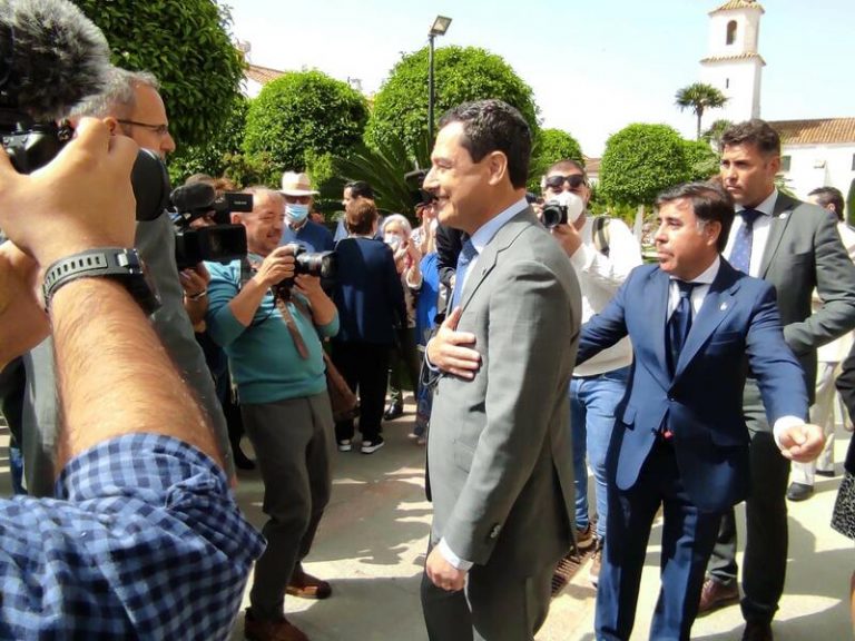 Moreno ve posible «gobernar en solitario» aunque Vox lo va a poner «difícil» con Olona