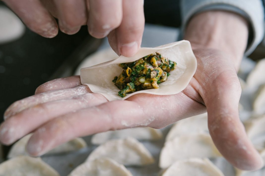 Así se hacen los dumplings chinos