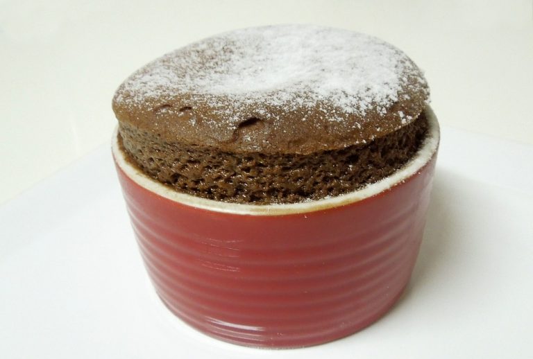 Bizcocho a la taza: la receta que harás en solo 3 minutos