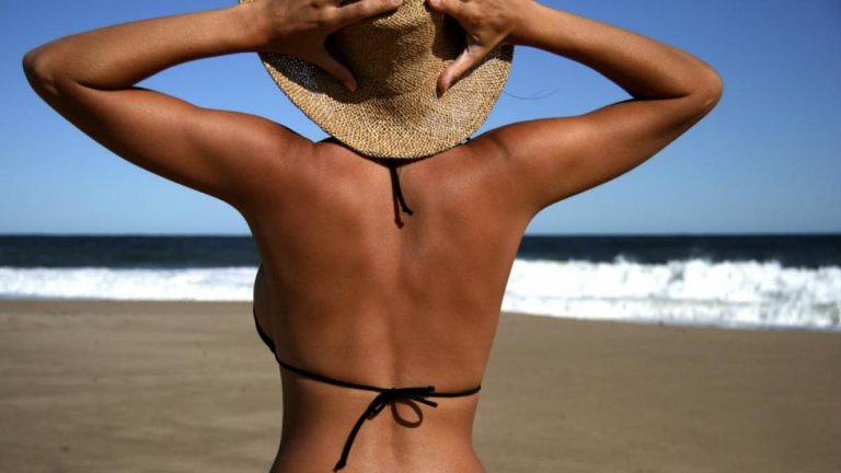 El tiempo que debes tomar el sol para estar bronceada