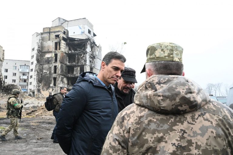 Sánchez, «conmovido» tras constatar en Borodianka «las atrocidades de la guerra de Putin»