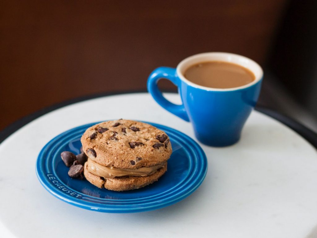 Galletas De Chispas De Chocolate Olvídate Del Horno Con Esta Receta Y Hazlas En El Microondas