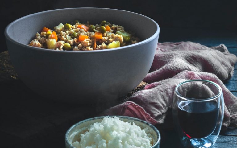 Guisantes a la sevillana: el curioso plato que se hace en 30 minutos