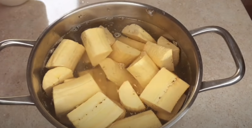 La receta que puedes hacer en casa con plátanos verdes
