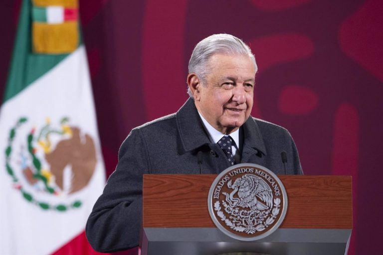 México confirma a EEUU que respetará los permisos de importación de combustible de Exxon y Shell