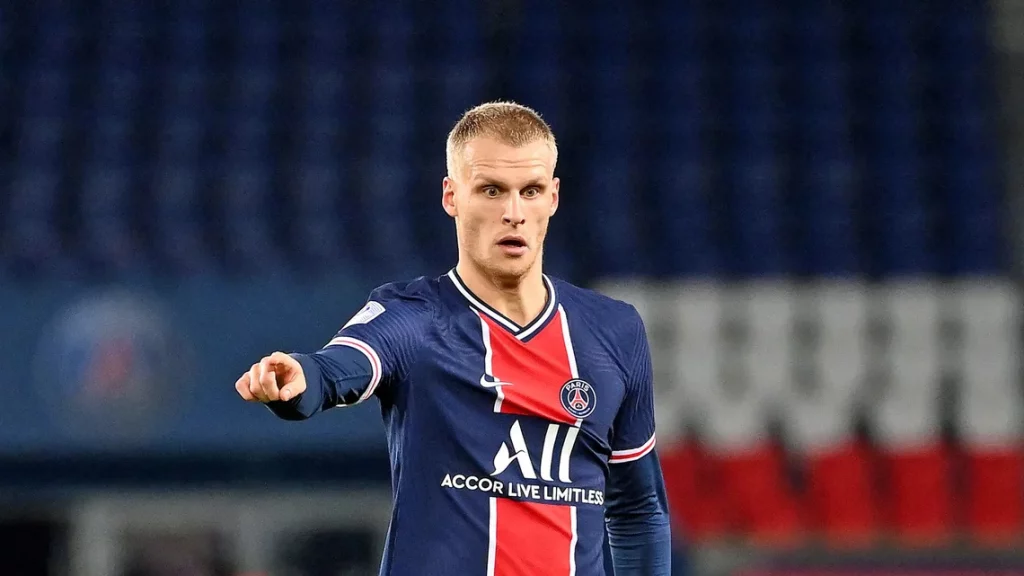 Mitchel Bakker, Del Bayer 04 Leverkusen
