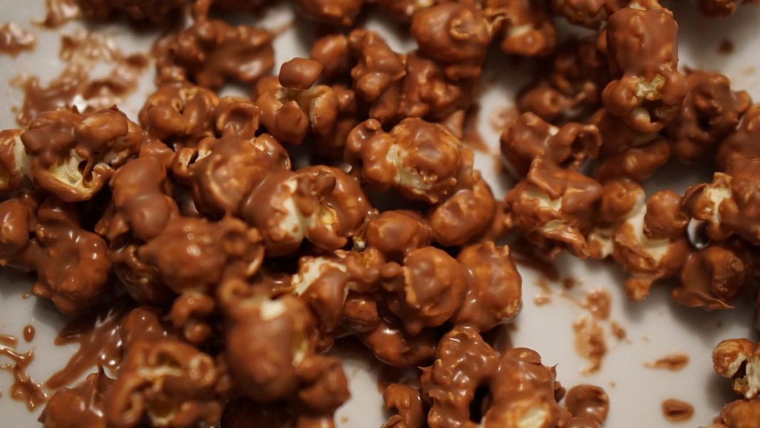 Palomitas de chocolate: la merienda más golosa que se hace en 10 minutos