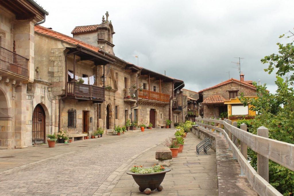 Pedredo, Otro Pueblo De España Con Curiosidades