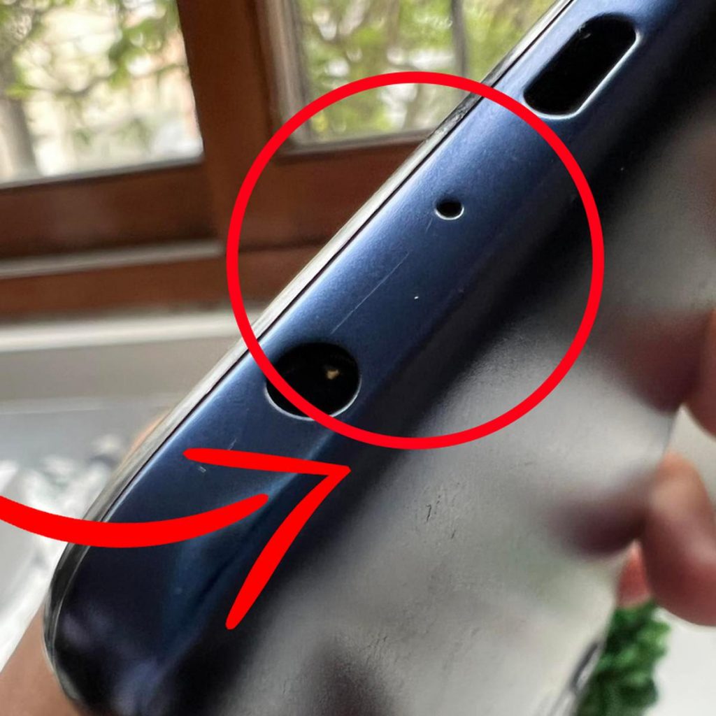 ¿Para Qué Sirve El Hueco Pequeño Al Lado Del Orificio Del Cargador?